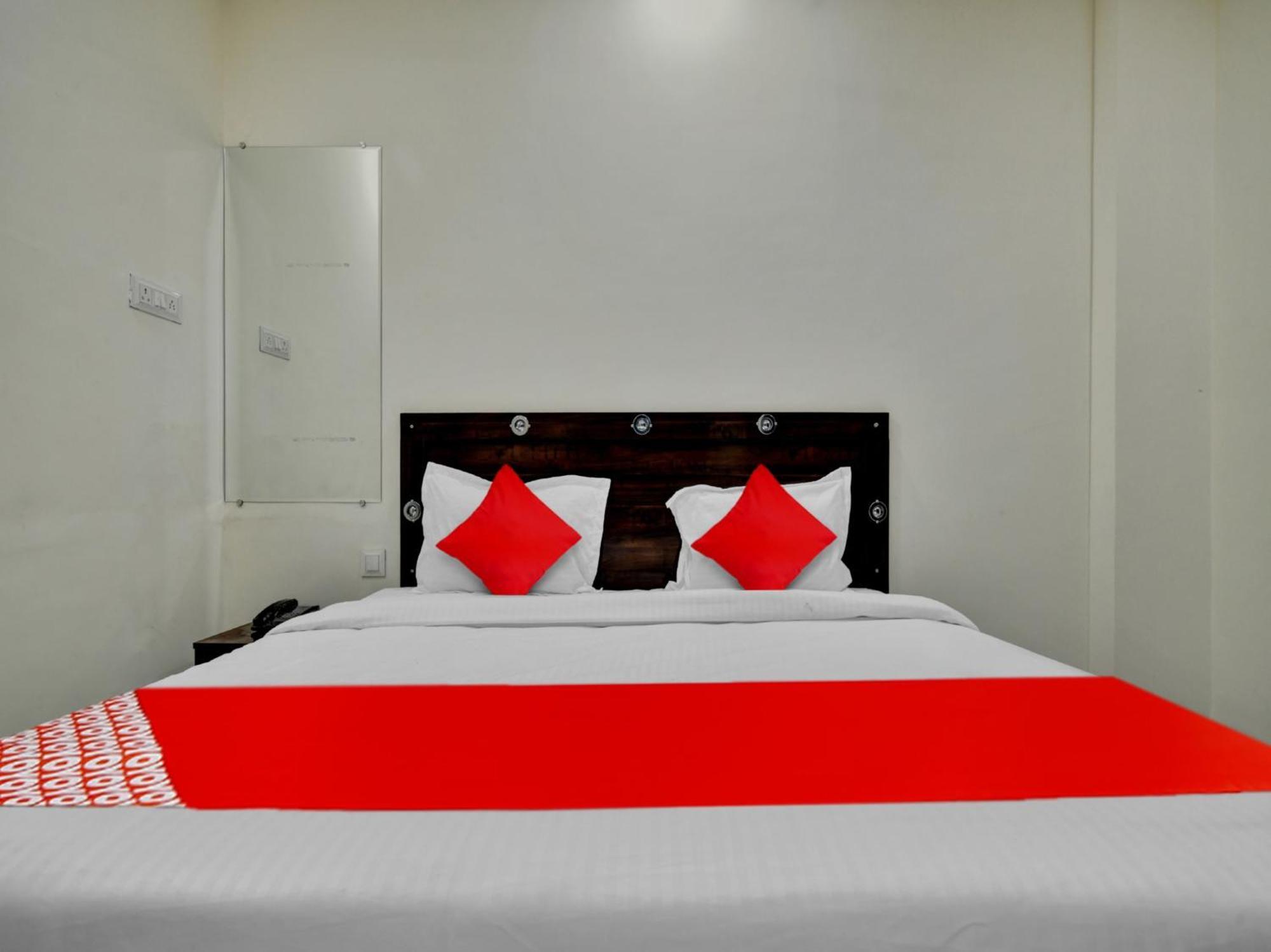 Oyo Hotel Dr Greens إندور المظهر الخارجي الصورة