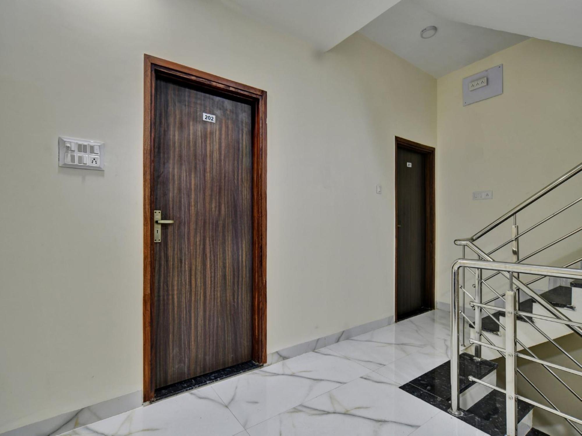 Oyo Hotel Dr Greens إندور المظهر الخارجي الصورة